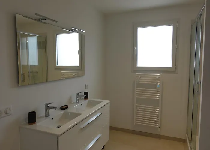 Cocon Moderne Avec Terrasse A Deux Pas De Locean Apartman